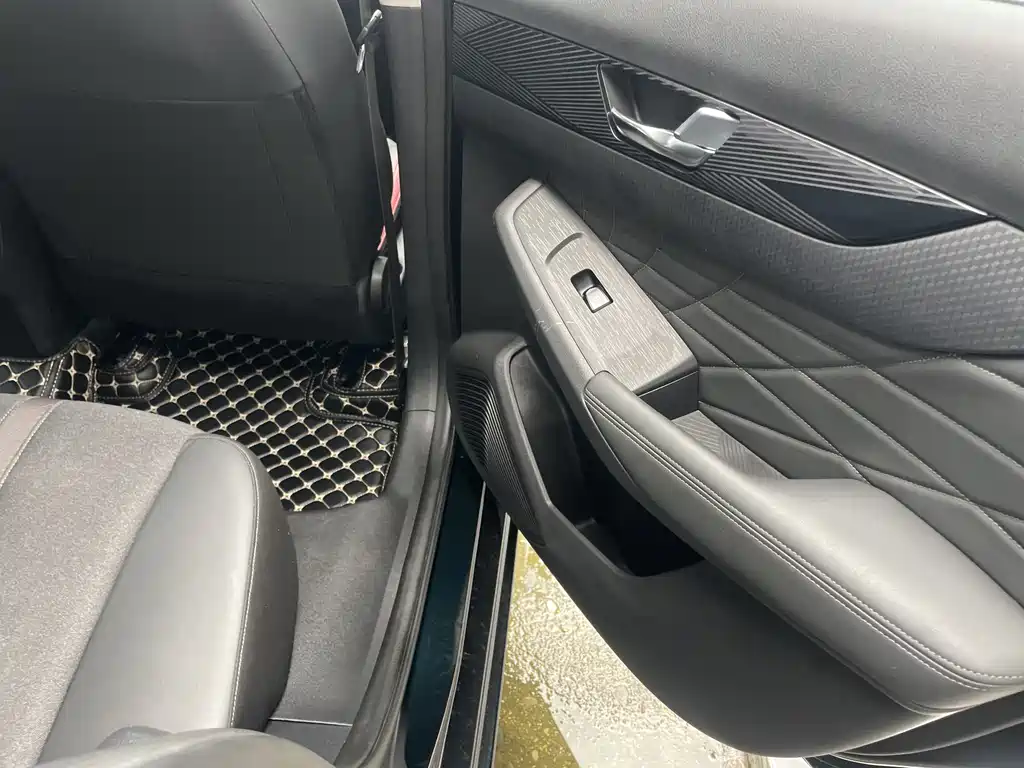 DONGFENG YI HYUN MAX