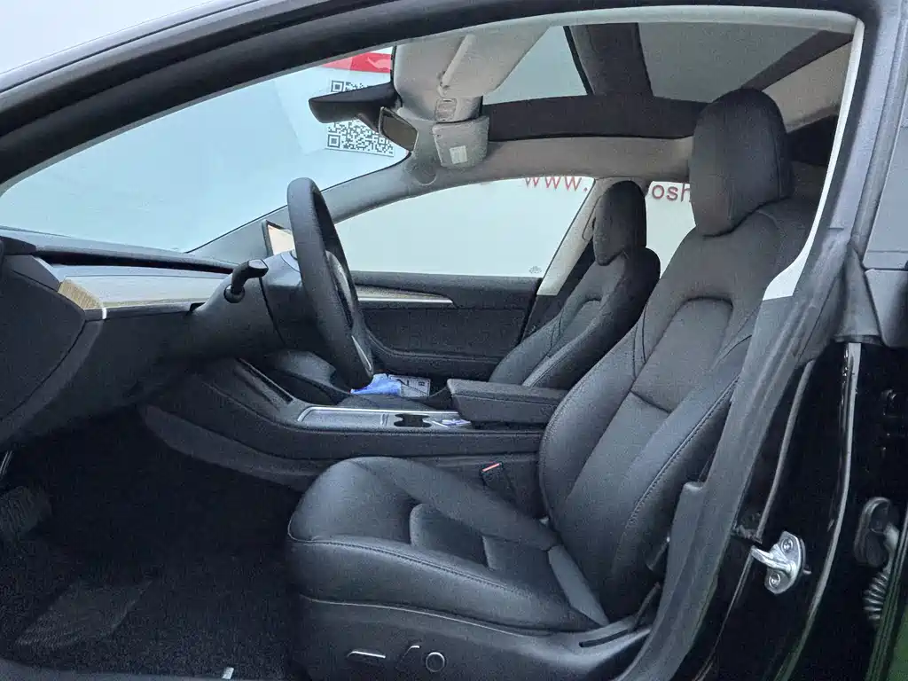 Tesla Model 3 — миниатюра 7