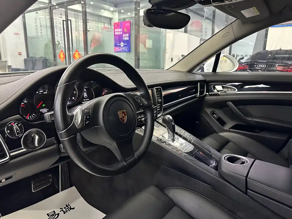 PORSCHE PANAMERA