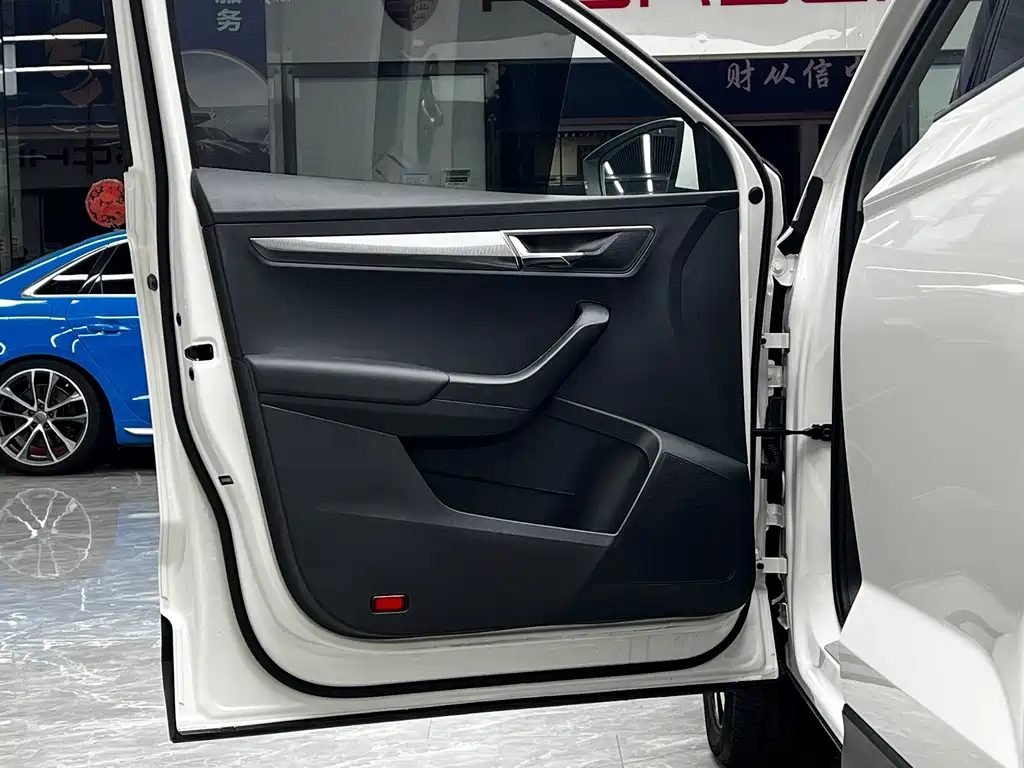 Skoda Karoq — миниатюра 11