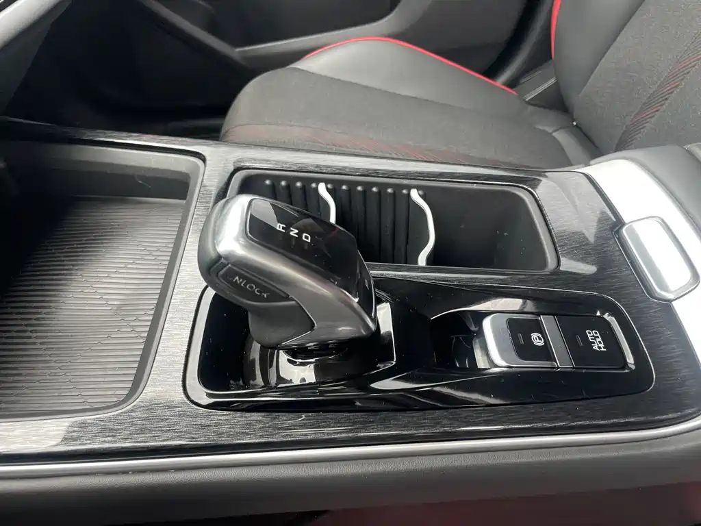 DONGFENG YI HYUN MAX