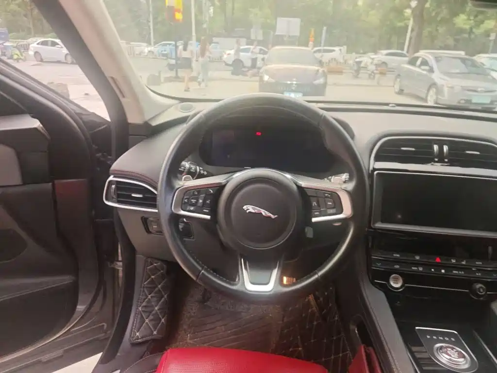 Jaguar F-PACE — миниатюра 6