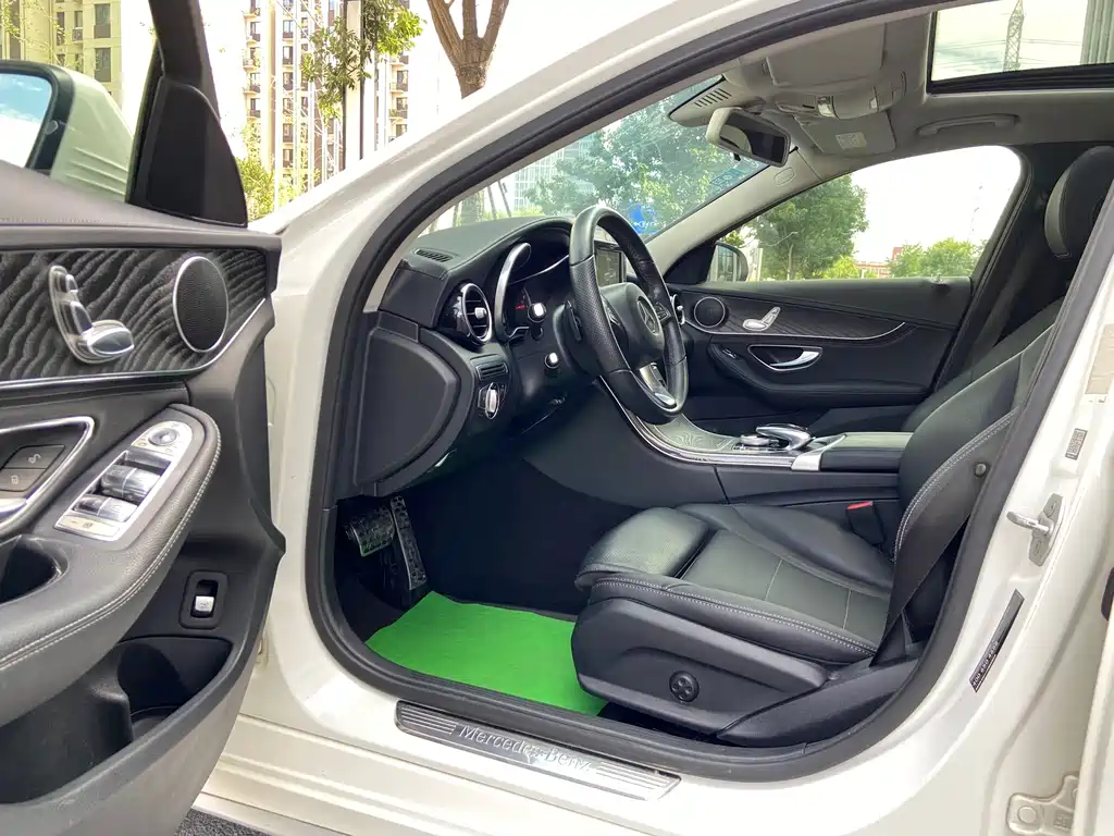 Mercedes-Benz C-Class — миниатюра 9