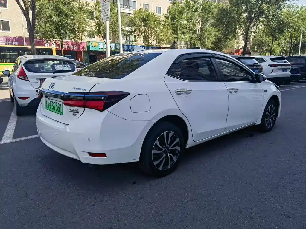 Toyota Corolla Hybrid — миниатюра 6