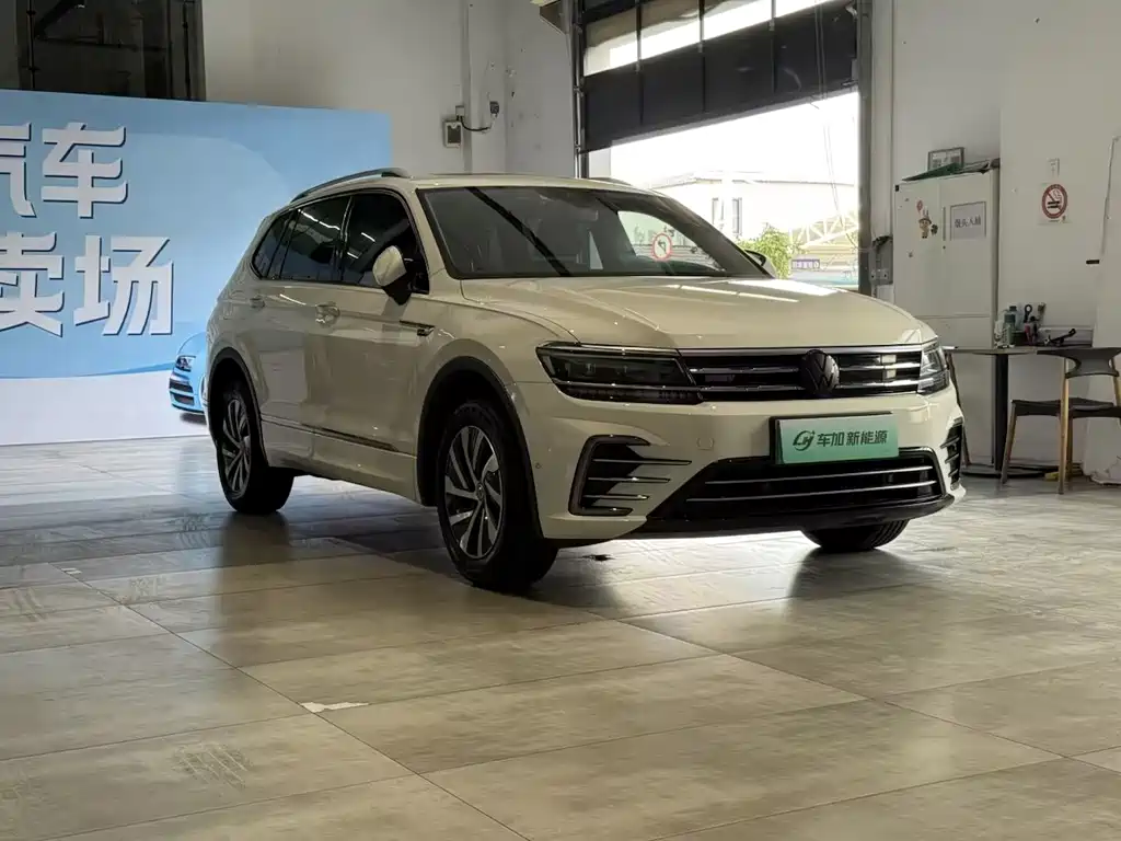 Volkswagen Tiguan L PHEV — миниатюра 3