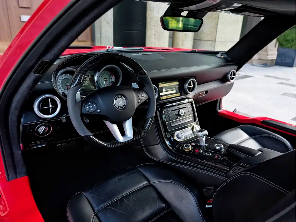 Mercedes-Benz SLS AMG — миниатюра 13