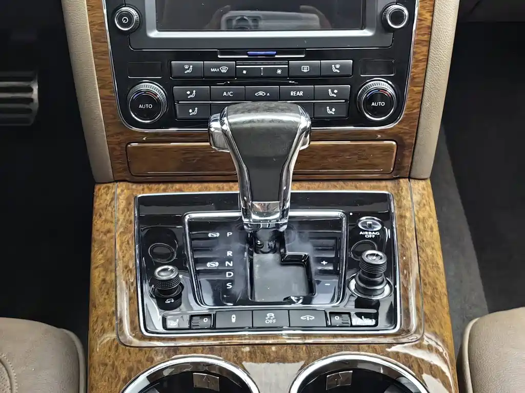 Volkswagen Phaeton — миниатюра 13