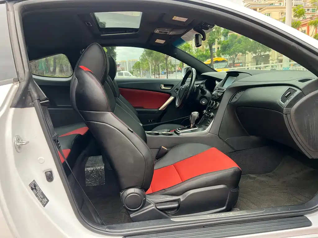 Hyundai Genesis Coupe — миниатюра 9