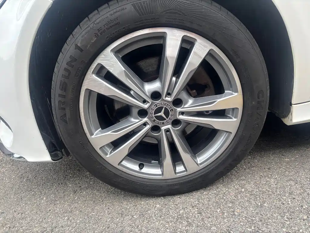 Mercedes-Benz C-Class — миниатюра 6