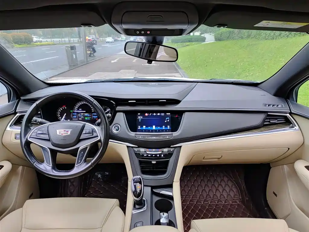 CADILLAC XT5