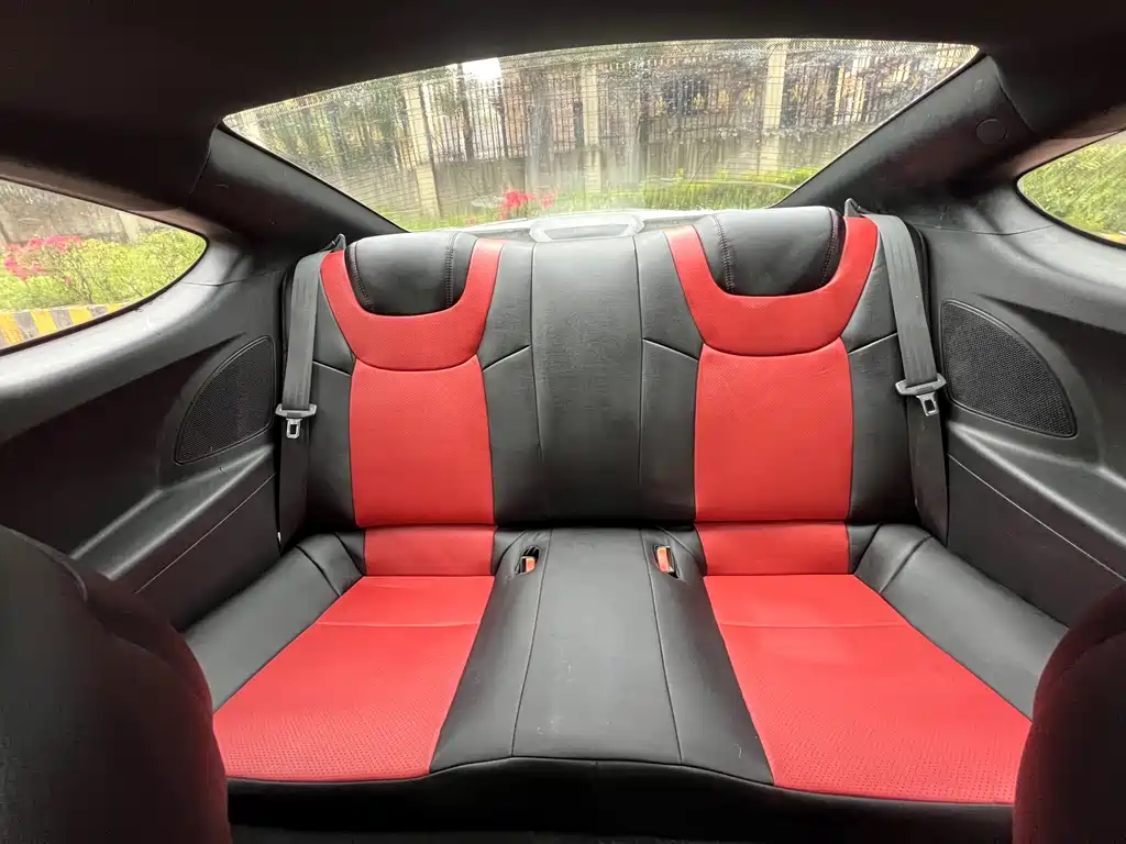 Hyundai Genesis Coupe — миниатюра 10