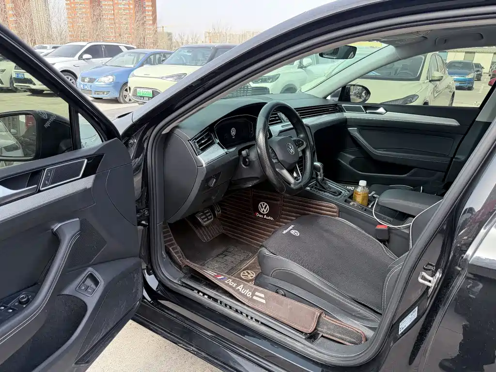 VOLKSWAGEN MAGOTAN GTE PLUG IN HYBRID