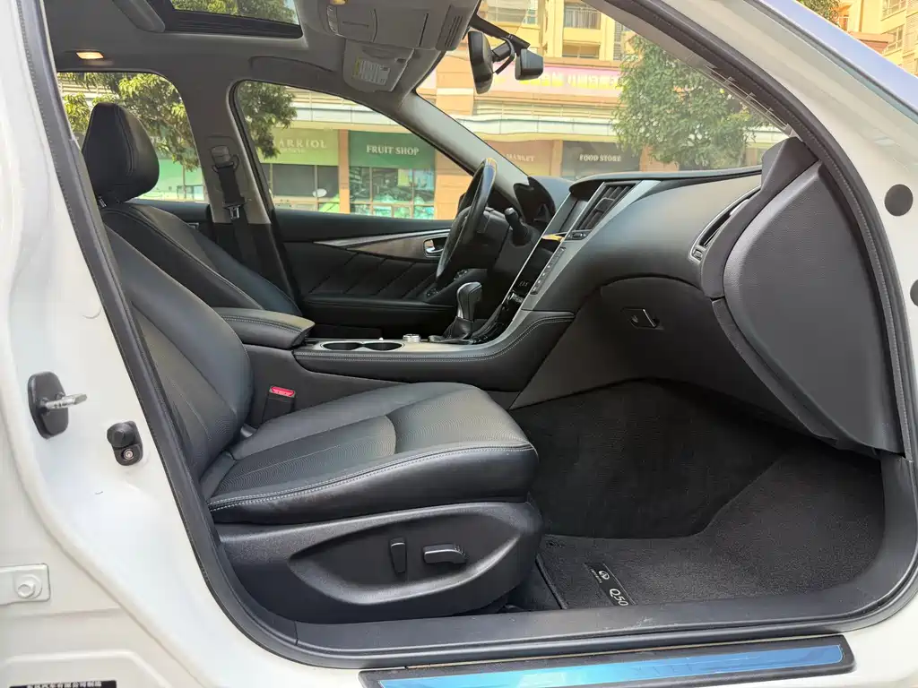 INFINITI Q50L