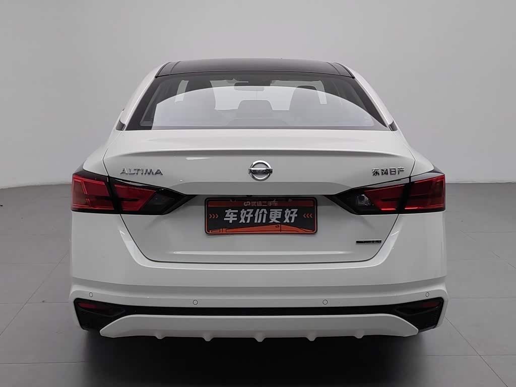Nissan Teana 2.0 л 2021 г. Белый, пробег 44300 км