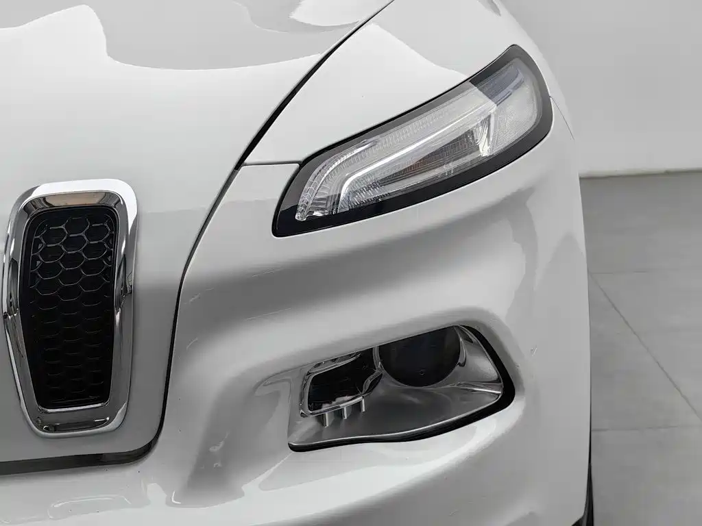 Jeep Cherokee — миниатюра 7