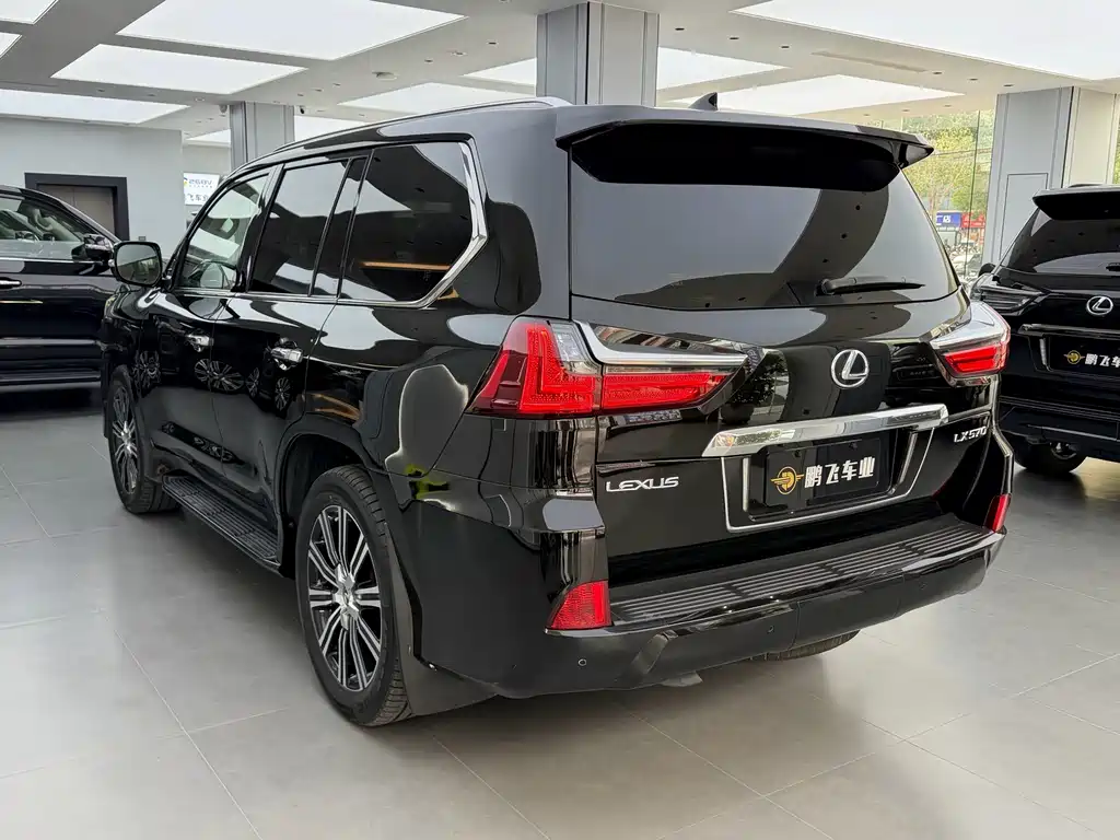 Lexus LX — миниатюра 20
