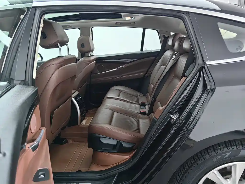 BMW 5 Series GT — миниатюра 15