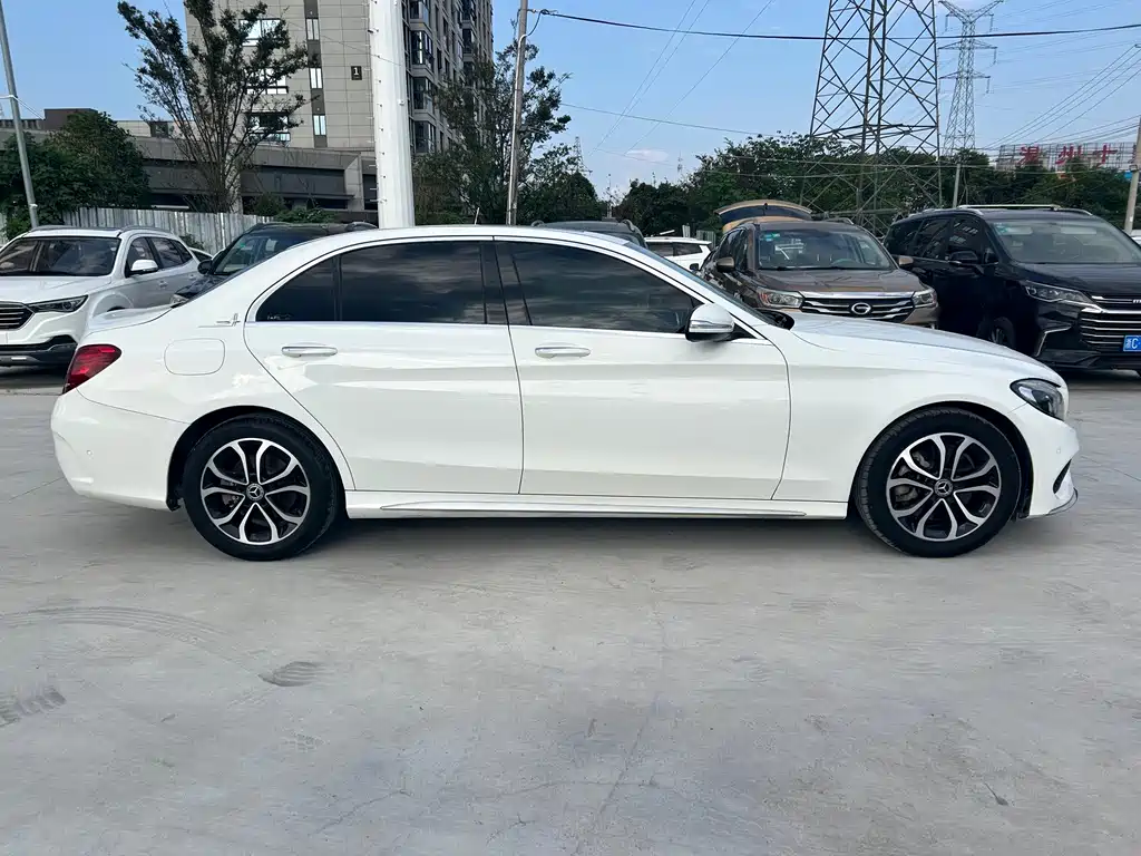 Mercedes-Benz C-Class — миниатюра 7