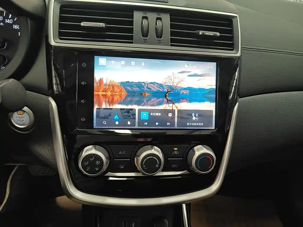 Nissan Tiida — миниатюра 13