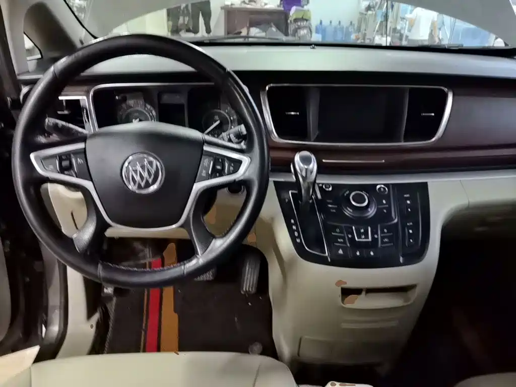 Buick GL8 — миниатюра 10