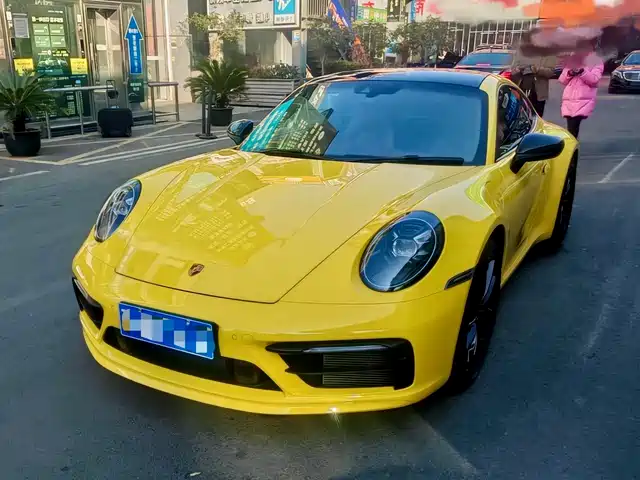 PORSCHE 911
