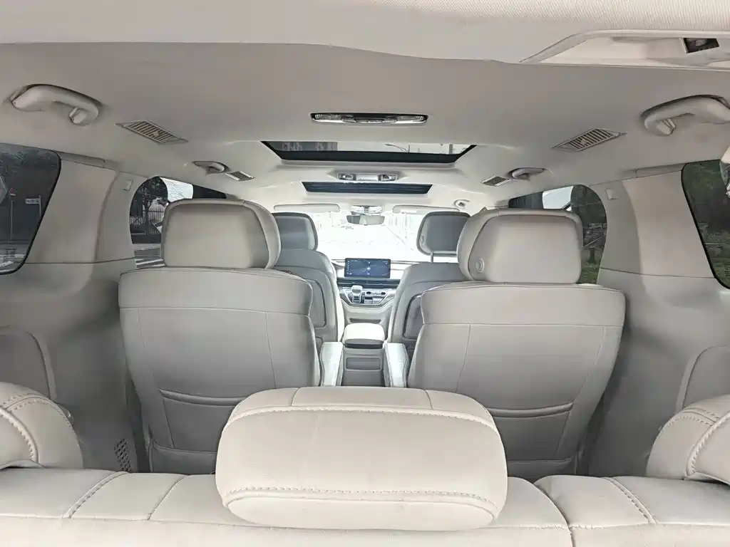 Roewe iMAX8 New Energy — миниатюра 13