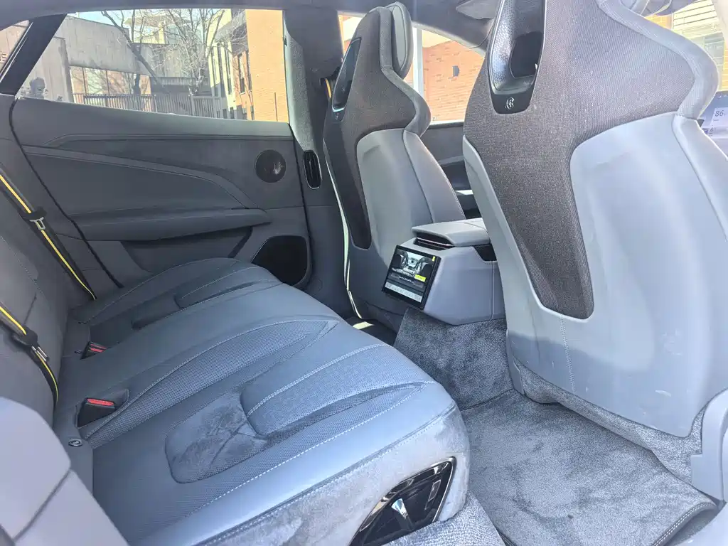 LOTUS SPORTS CAR EMEYA FLOWERS