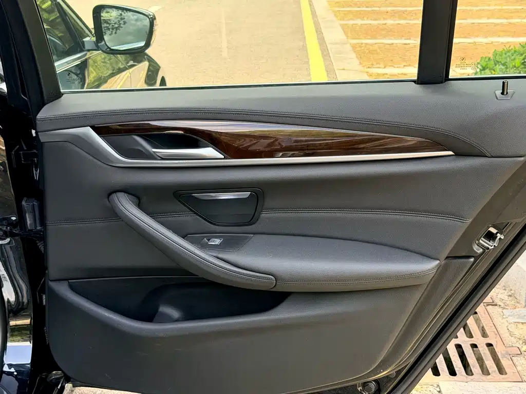 BMW 5 Series — миниатюра 21