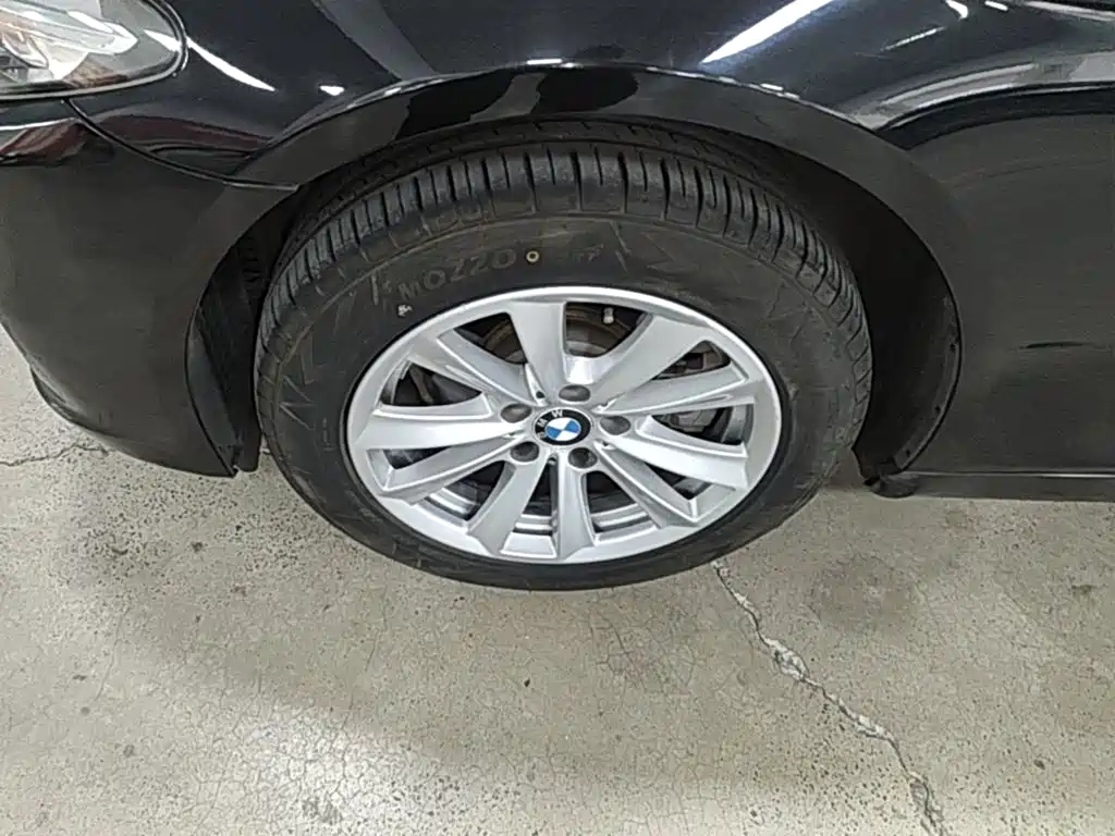 BMW 5 Series — миниатюра 23