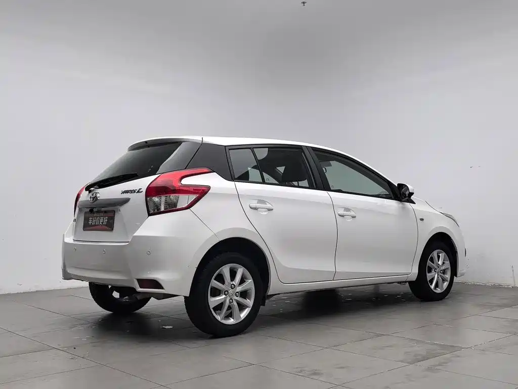 Toyota Yaris L — миниатюра 2