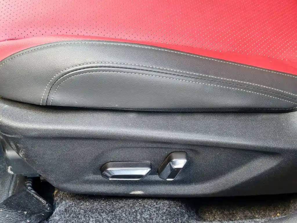 DONGFENG YI HYUN MAX