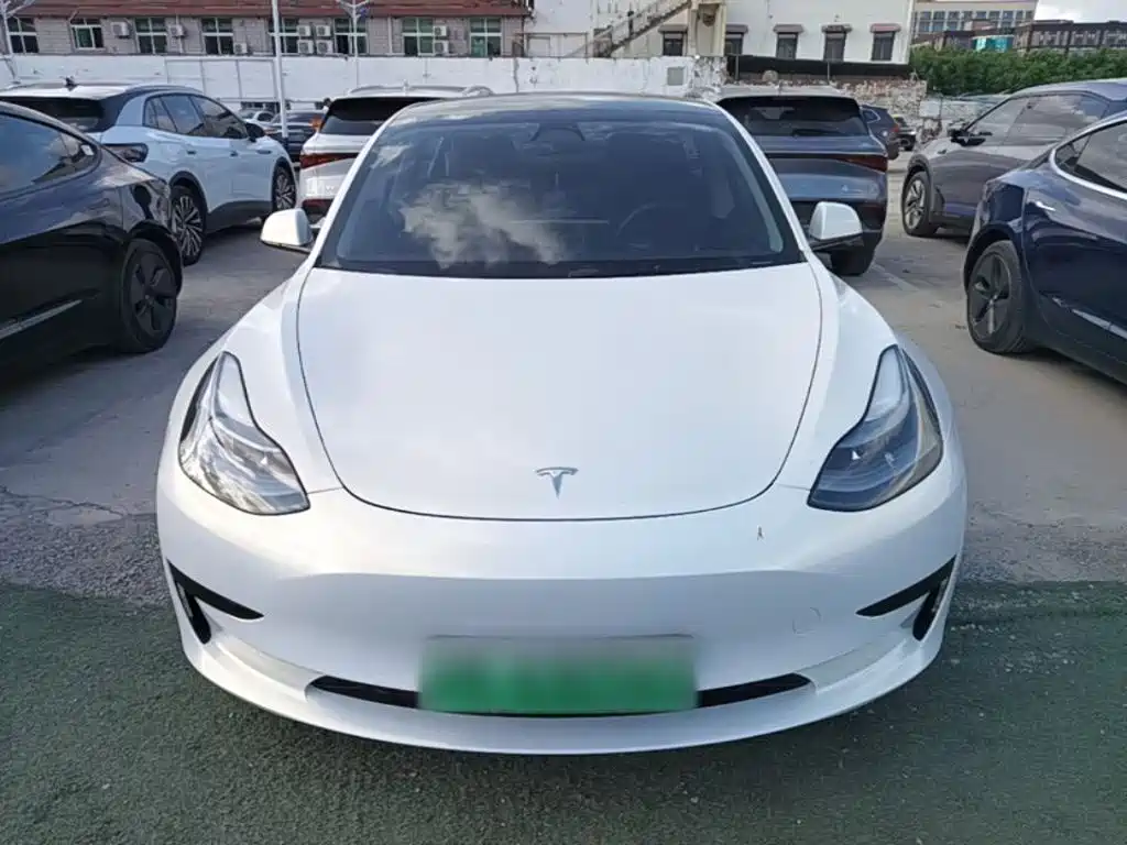 Tesla Model 3 — миниатюра 3
