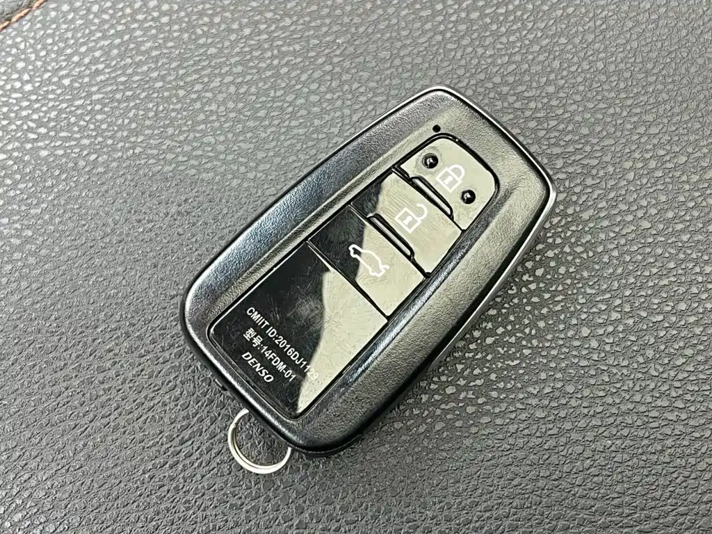 Toyota Camry — миниатюра 18
