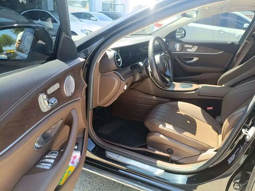 Mercedes-Benz E-Class — миниатюра 10