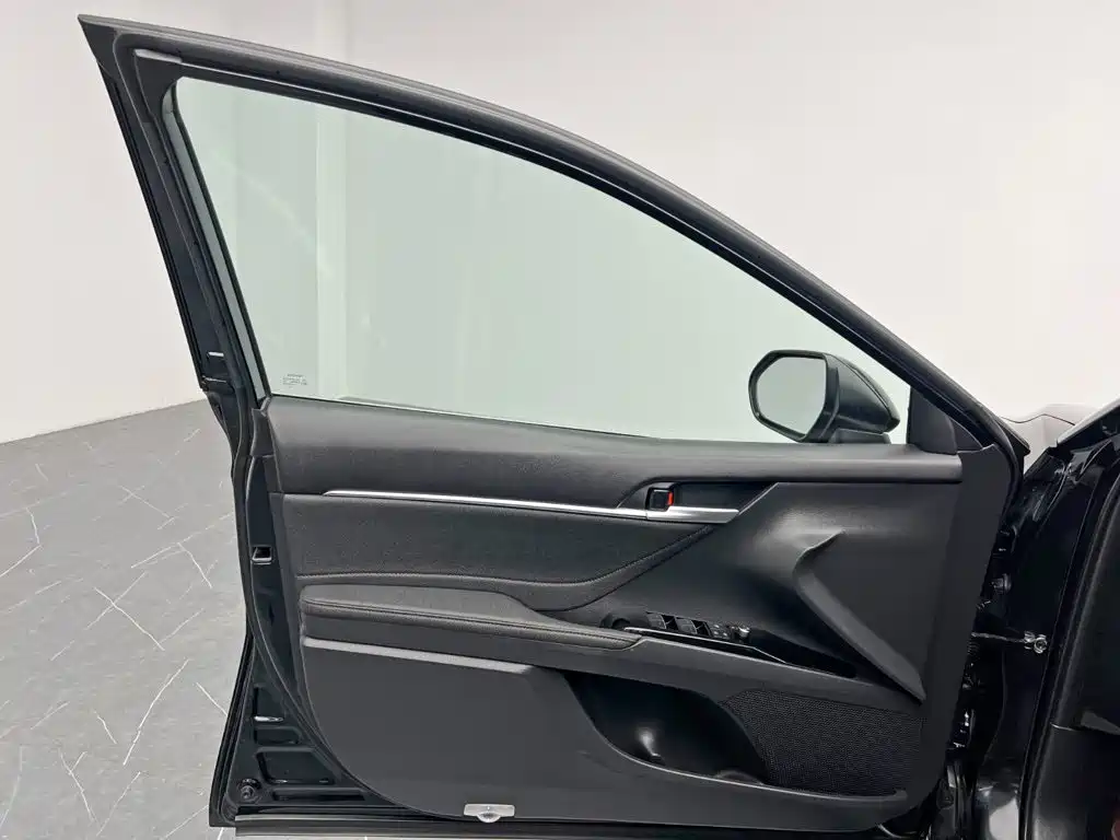 Toyota Camry — миниатюра 13