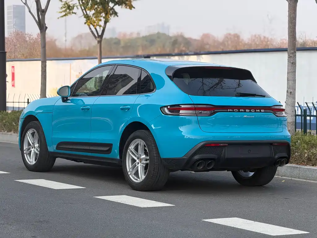 PORSCHE MACAN