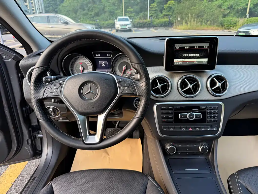 Mercedes-Benz GLA — миниатюра 12