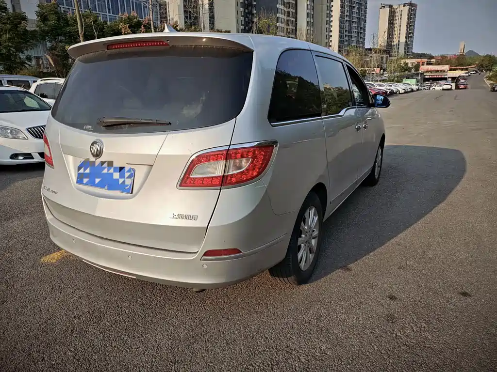 Buick GL8 — миниатюра 9