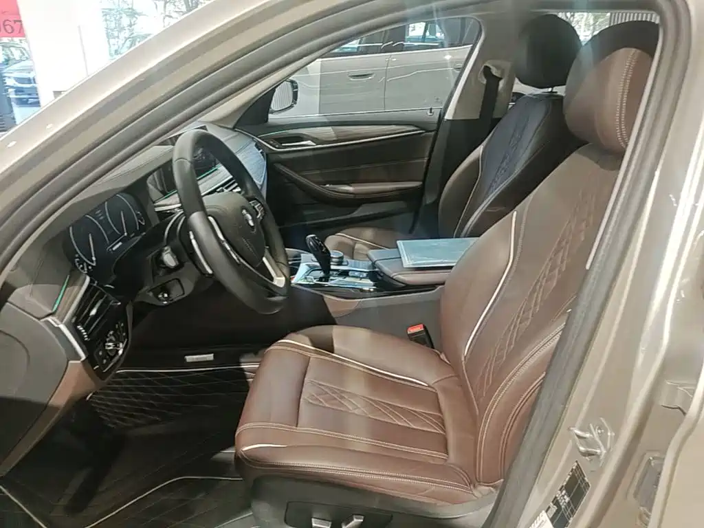 BMW 5 Series — миниатюра 20