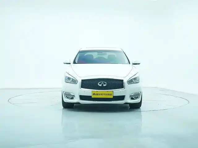 INFINITI Q70