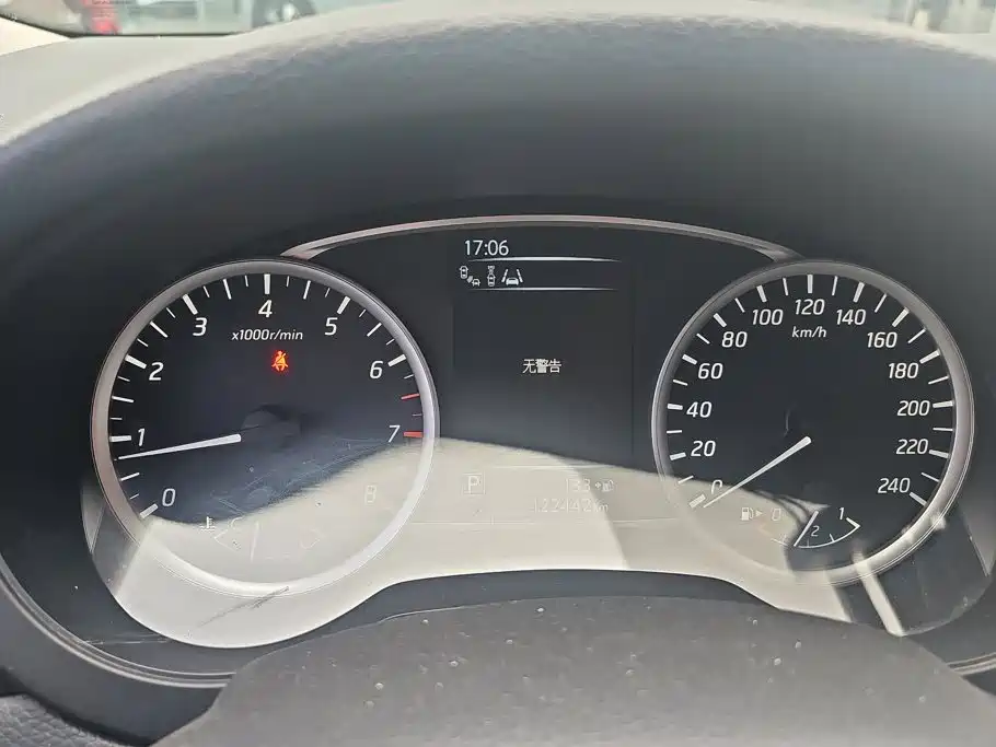 Nissan Tiida — миниатюра 14