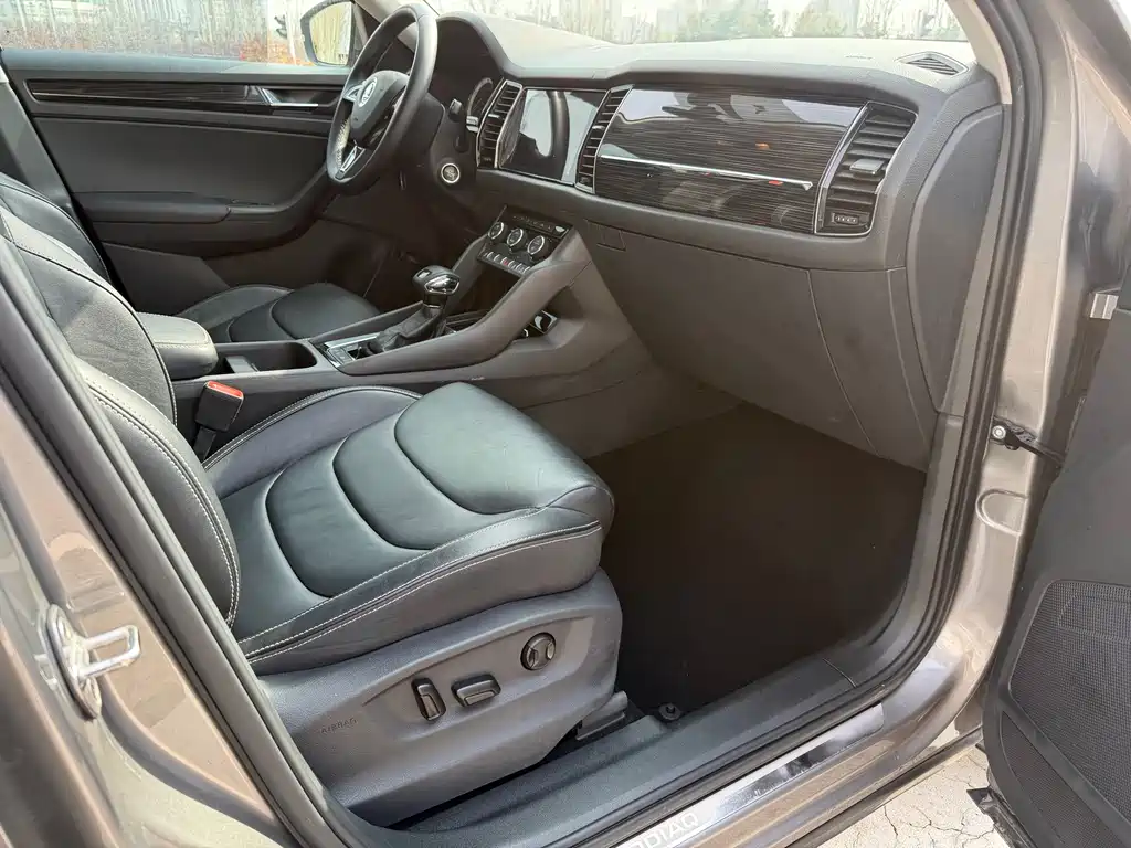 Skoda Kodiaq TSI330 7 seats 2WD Luxury Premium Enjoy Edition, фото 6