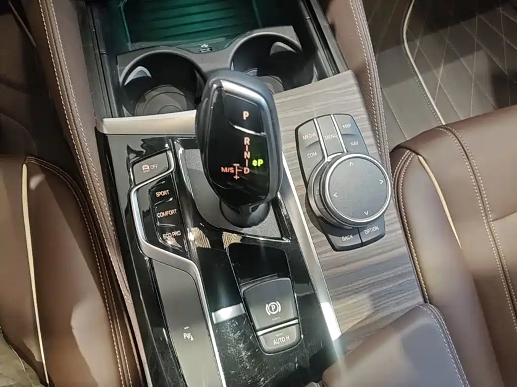 BMW 5 Series — миниатюра 19