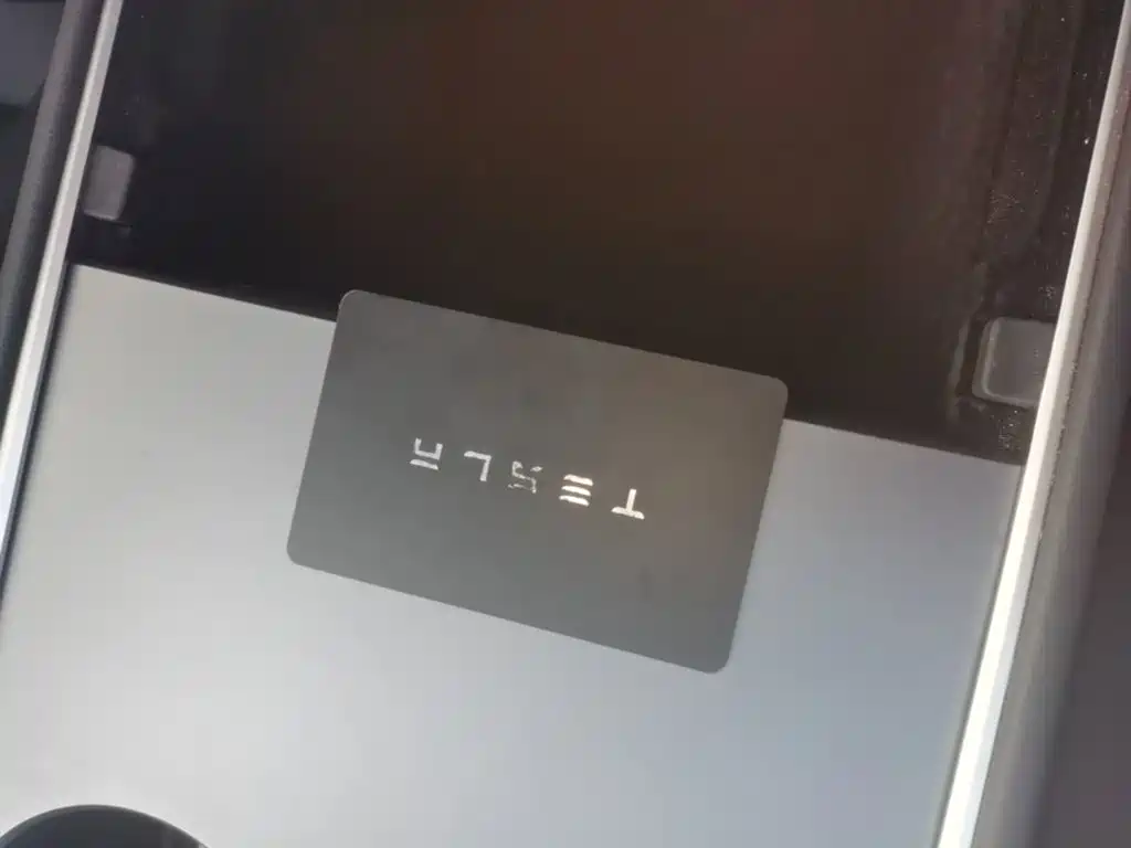 Tesla Model 3 — миниатюра 9