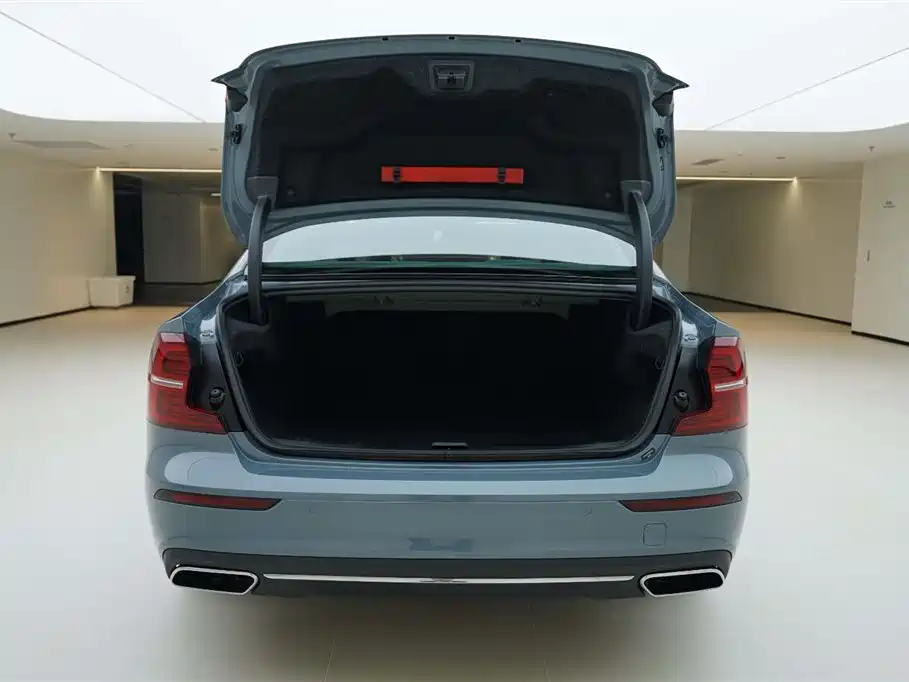 Volvo S60 2022 B4 Luxury