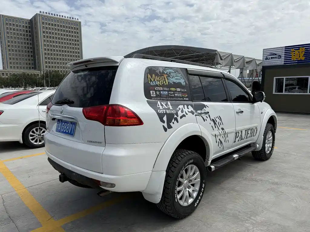 MITSUBISHI PAJERO JINCHANG