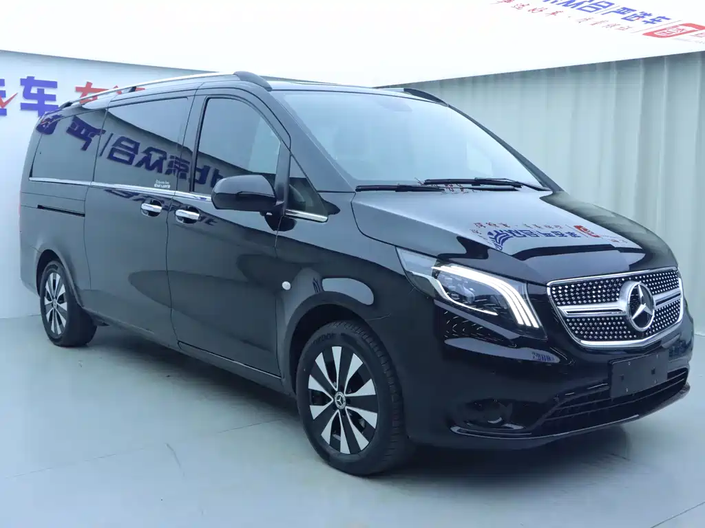Mercedes-Benz Vito 2023 2.0T 7 мест