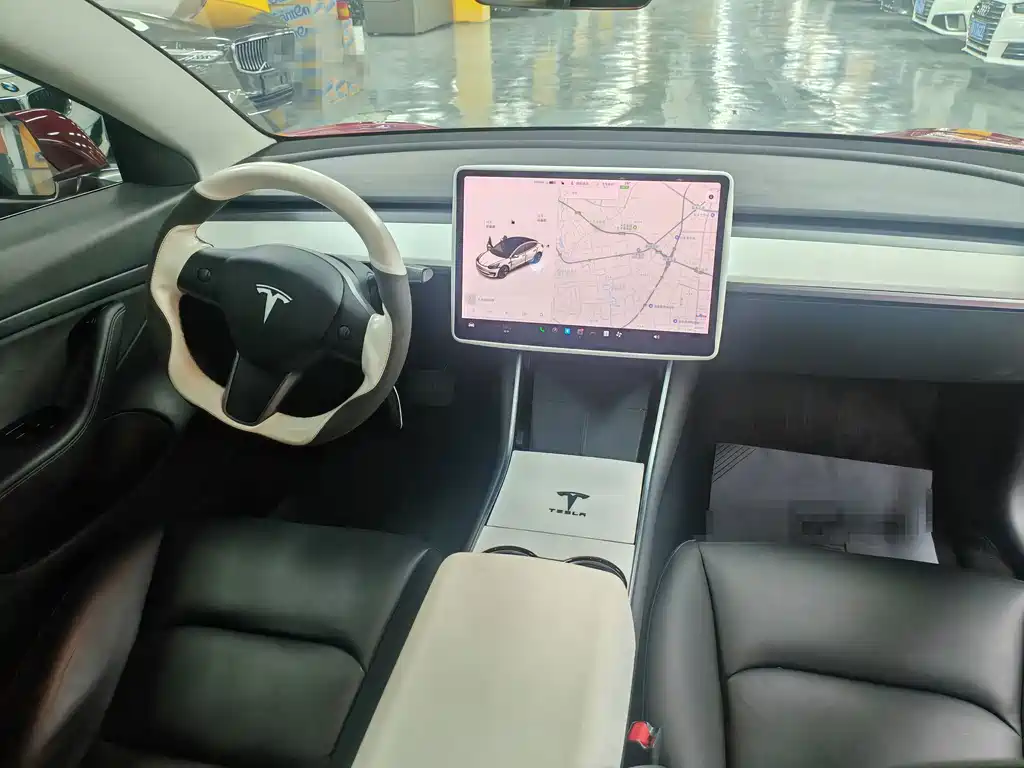 Tesla Model 3 — миниатюра 8