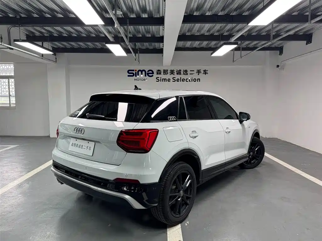 AUDI  Q2L