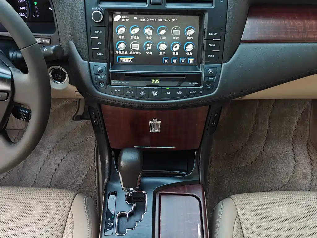 Toyota Crown — миниатюра 21
